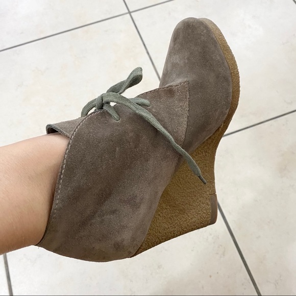ALDO Olive Suede Wedge Gummy Soles Booties 7 - Picture 7 of 16